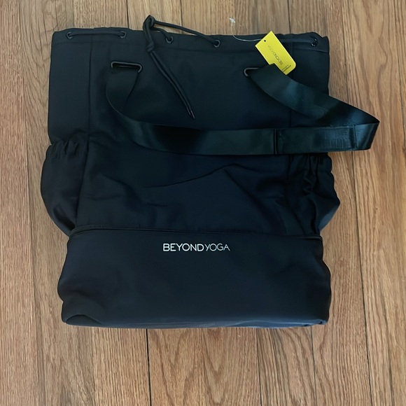 NWT Beyond Yoga convertible gym bag - Picture 6 of 7